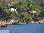 Zeilboot nabij Platanias op het eiland Skiathos