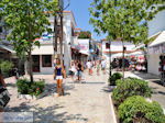 Winkelstraat Papadiamantis in Skiathos-stad foto 2