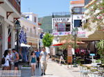 Winkelstraat Papadiamantis in Skiathos-stad foto 8
